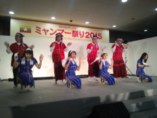 ミャンマー祭りの様子２