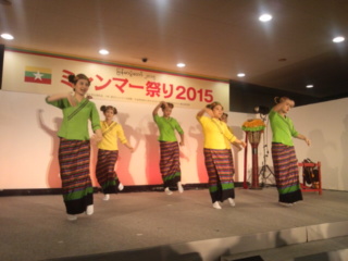 ミャンマー祭りの様子３